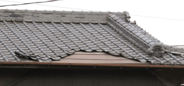 瓦屋根って自分で修理できるの？